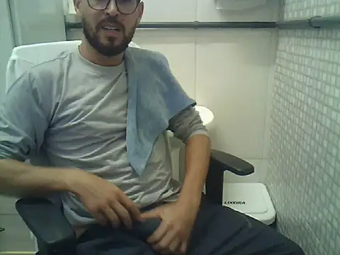 Snapshot of pdasgyn chatting on 07/06/26, 07:16 pdasgyn online show from 07/06/26, 07:16