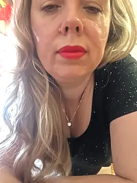Snapshot of Irina3718 chatting on 04/25/26, 09:01 Irina3718 online show from 04/25/26, 09:01