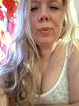 Snapshot of Irina3718 chatting on 04/28/26, 03:17 Irina3718 online show from 04/28/26, 03:17