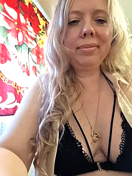 Snapshot of Irina3718 chatting on 05/04/26, 01:18 Irina3718 online show from 05/04/26, 01:18