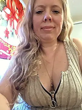 Snapshot of Irina3718 chatting on 05/15/26, 02:13 Irina3718 online show from 05/15/26, 02:13