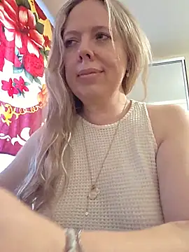 Snapshot of Irina3718 chatting on 06/11/26, 02:04 Irina3718 online show from 06/11/26, 02:04