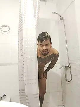 Snapshot of crazyweelove chatting on 03/18/25, 10:25 crazyweelove online show from 03/18/25, 10:25