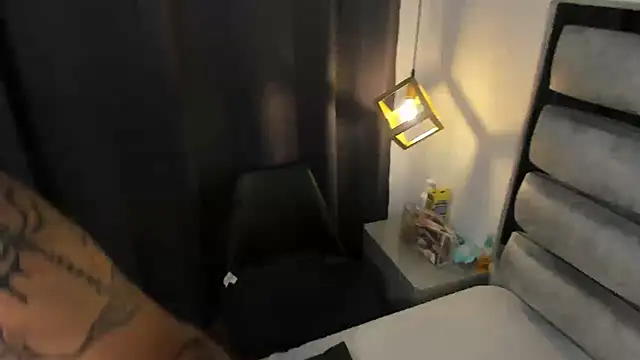 Snapshot of valery_and_Dani_ chatting on 11/22/25, 08:08 valery and Dani online show from 11/22/25, 08:08