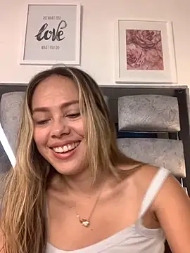 Snapshot of valery_and_Dani_ chatting on 11/27/25, 08:00 valery and Dani online show from 11/27/25, 08:00