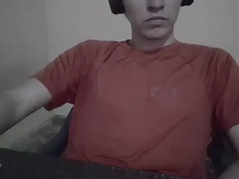 Snapshot of Visculi chatting on 12/15/25, 04:33 Visculi online show from 12/15/25, 04:33