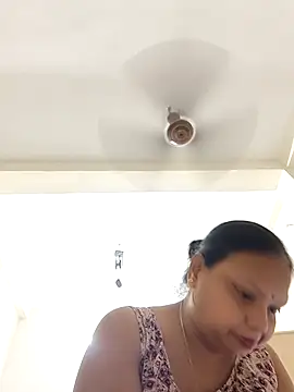 Snapshot of Arohi35 chatting on 09/15/25, 12:38 Arohi35 online show from 09/15/25, 12:38