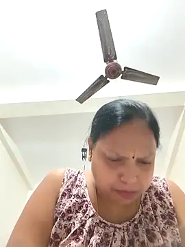 Snapshot of Arohi35 chatting on 09/18/25, 05:04 Arohi35 online show from 09/18/25, 05:04