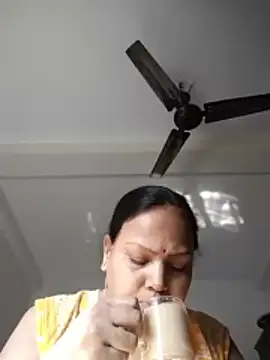 Snapshot of Arohi35 chatting on 02/05/26, 03:33 Arohi35 online show from 02/05/26, 03:33