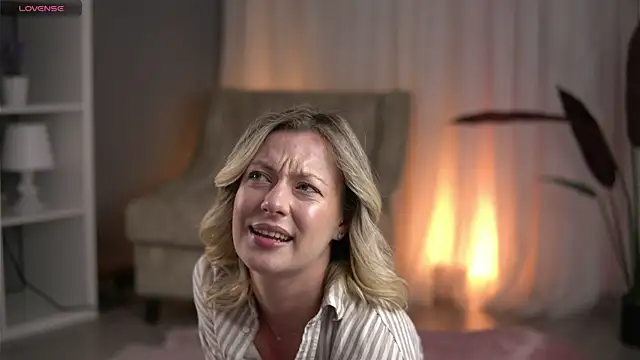 AnnastasiaMills online show from 04/21/26, 01:42