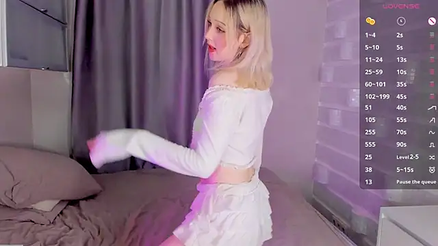 Snapshot of alicewonderyou chatting on 11/14/25, 12:04 alicewonderyou online show from 11/14/25, 12:04