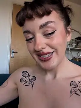 Petite Juicy Olive online show from 04/24/26, 09:01