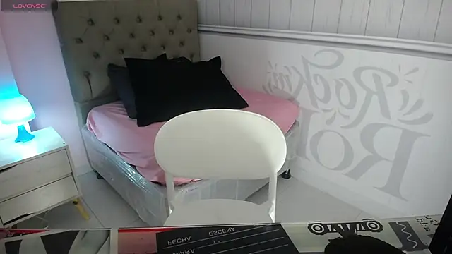 Snapshot of Tania_Duque chatting on 03/20/25, 01:26 Tania Duque online show from 03/20/25, 01:26