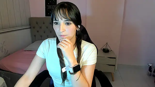 Tania Duque online show from 11/25/25, 03:12