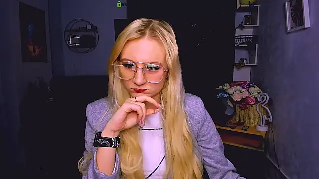 madam uliis online show from 12/22/25, 01:52