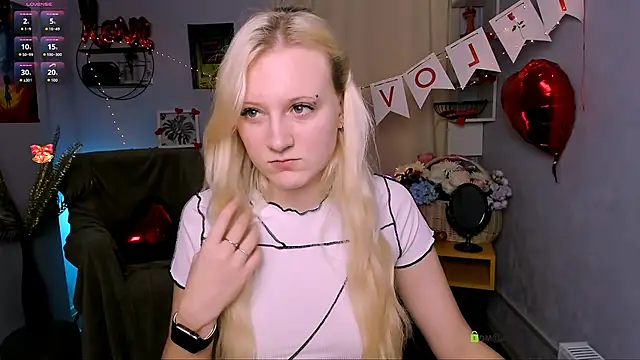 madam uliis online show from 02/16/26, 10:44