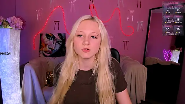 madam uliis online show from 04/14/26, 09:48