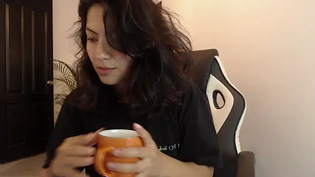 Snapshot of Asaray_T chatting on 06/11/26, 02:53 Asaray T online show from 06/11/26, 02:53