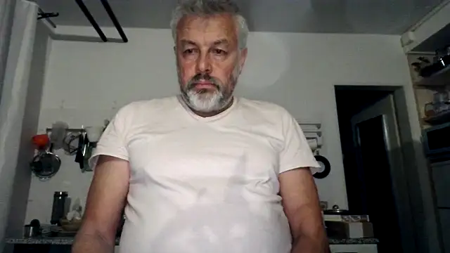 Snapshot of Berg_Boy chatting on 10/18/25, 11:38 Berg Boy online show from 10/18/25, 11:38