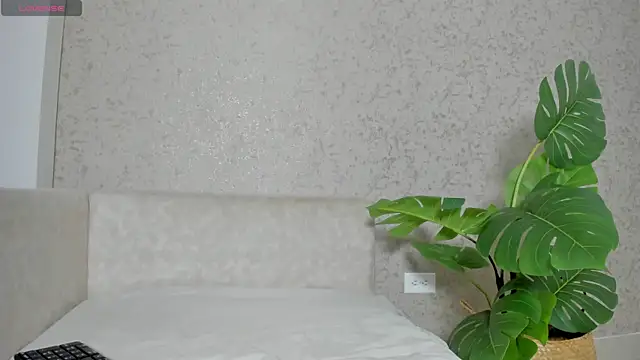 Miss brillit online show from 09/19/25, 02:57