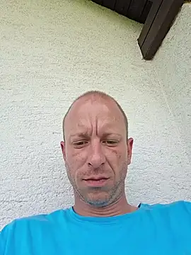 Snapshot of svenpfeifer chatting on 06/23/26, 10:46 svenpfeifer online show from 06/23/26, 10:46