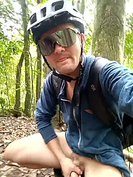 Snapshot of JuanMaty chatting on 11/24/25, 05:01 JuanMaty online show from 11/24/25, 05:01