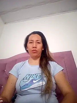 Snapshot of melany-92xxx chatting on 09/10/25, 04:40 melany-92xxx online show from 09/10/25, 04:40