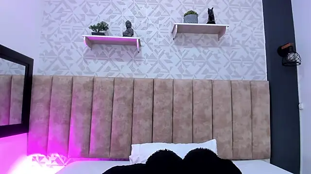 Snapshot of MelinaCruz chatting on 03/22/25, 11:42 MelinaCruz online show from 03/22/25, 11:42