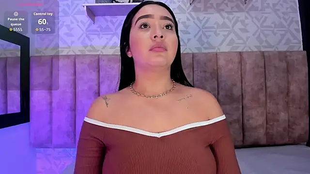 Snapshot of MelinaCruz chatting on 09/13/25, 04:01 MelinaCruz online show from 09/13/25, 04:01