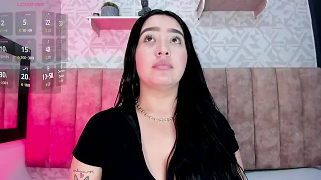 Snapshot of MelinaCruz chatting on 10/06/25, 04:10 MelinaCruz online show from 10/06/25, 04:10