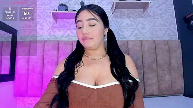 Snapshot of MelinaCruz chatting on 10/10/25, 04:33 MelinaCruz online show from 10/10/25, 04:33