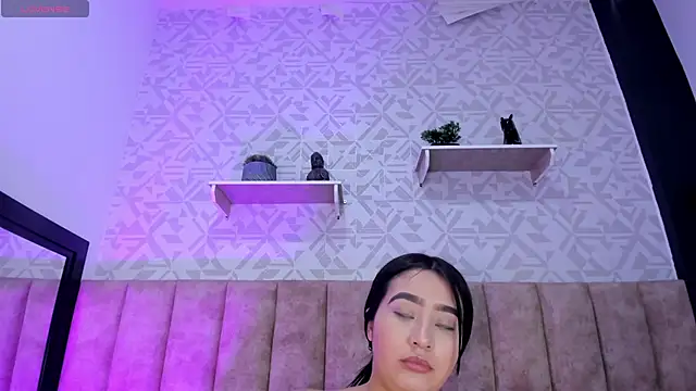 Snapshot of MelinaCruz chatting on 10/16/25, 04:46 MelinaCruz online show from 10/16/25, 04:46