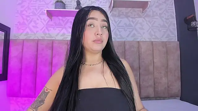 Snapshot of MelinaCruz chatting on 10/23/25, 04:12 MelinaCruz online show from 10/23/25, 04:12