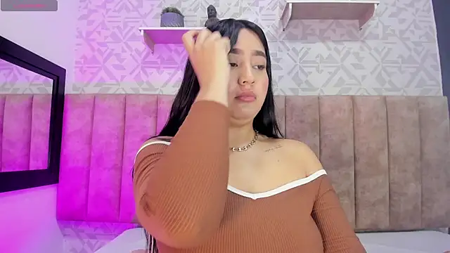 Snapshot of MelinaCruz chatting on 11/13/25, 04:00 MelinaCruz online show from 11/13/25, 04:00