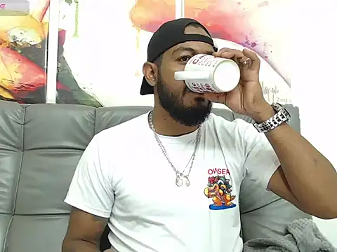 BladeFoxxx1 online show from 10/22/25, 02:34