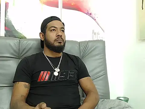 BladeFoxxx1 online show from 11/22/25, 03:33