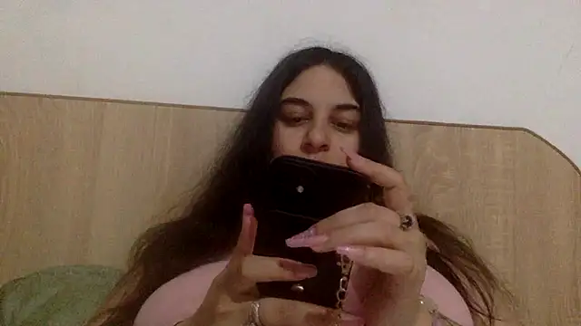 Snapshot of Veramaia chatting on 05/16/26, 10:12 Veramaia online show from 05/16/26, 10:12