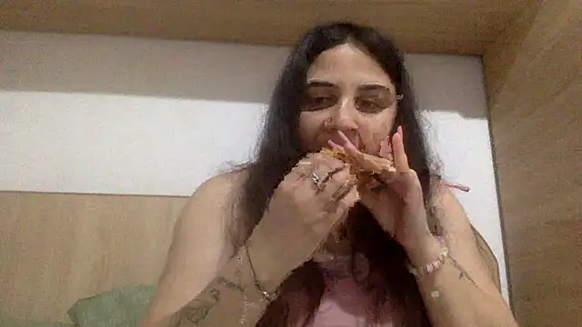 Snapshot of Veramaia chatting on 05/16/26, 10:36 Veramaia online show from 05/16/26, 10:36