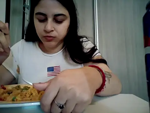 Snapshot of Veramaia chatting on 06/10/26, 10:25 Veramaia online show from 06/10/26, 10:25