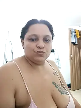 Snapshot of aliciaxm chatting on 03/18/25, 03:20 aliciaxm online show from 03/18/25, 03:20