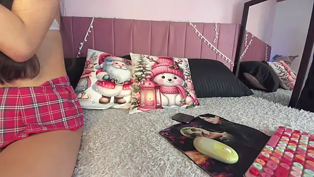 kitty-kryss online show from 12/18/25, 03:18