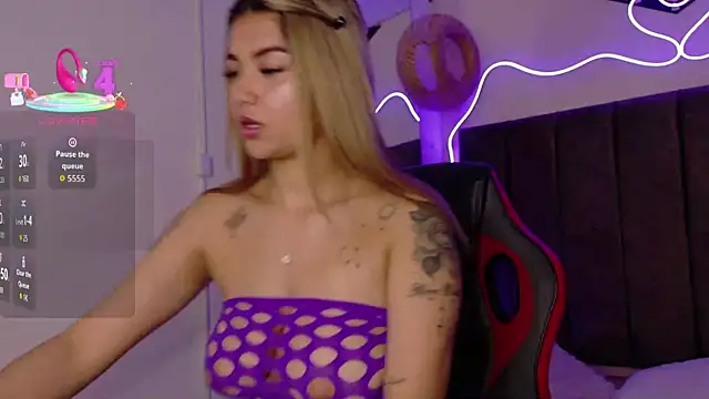 natasha  black online show from 09/29/25, 07:40