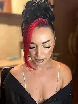 Snapshot of MeganFoxiy chatting on 10/18/25, 04:26 MeganFoxiy online show from 10/18/25, 04:26