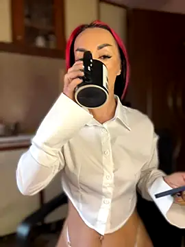 Snapshot of MeganFoxiy chatting on 10/25/25, 05:04 MeganFoxiy online show from 10/25/25, 05:04