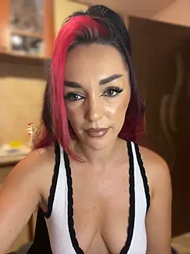 Snapshot of MeganFoxiy chatting on 10/26/25, 06:08 MeganFoxiy online show from 10/26/25, 06:08