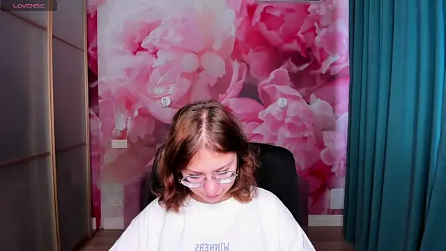 AngelinaLow online show from 10/02/25, 11:28