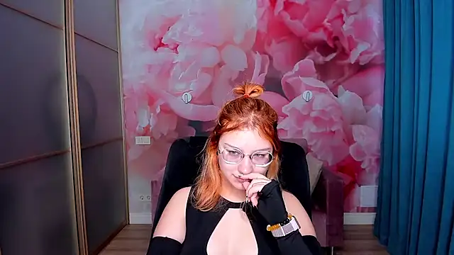 AngelinaLow online show from 12/02/25, 12:32