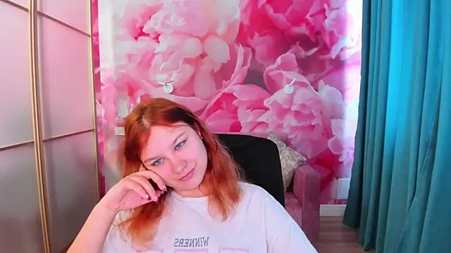 Snapshot of AngelinaLow chatting on 06/06/26, 11:26 AngelinaLow online show from 06/06/26, 11:26