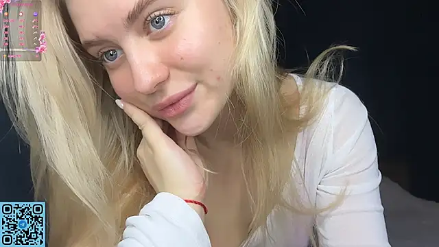 Snapshot of RadiantBliss chatting on 10/29/25, 09:05 RadiantBliss online show from 10/29/25, 09:05