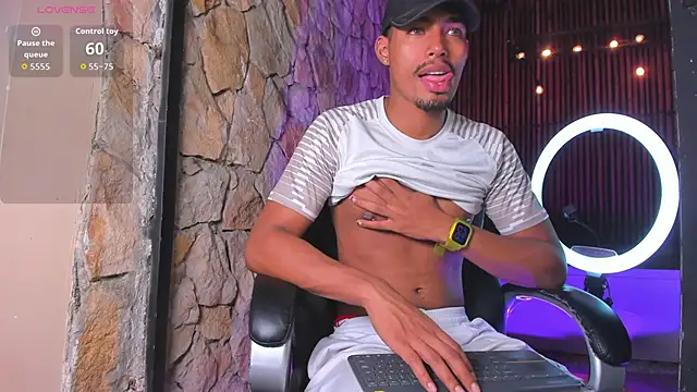 Snapshot of LiamByrne chatting on 12/15/25, 07:01 LiamByrne online show from 12/15/25, 07:01